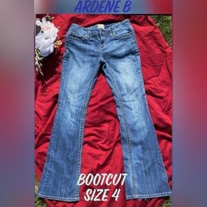 💖3-$50 Ardene Bootcut Blue Jeans
size 4. 
Like New condition
